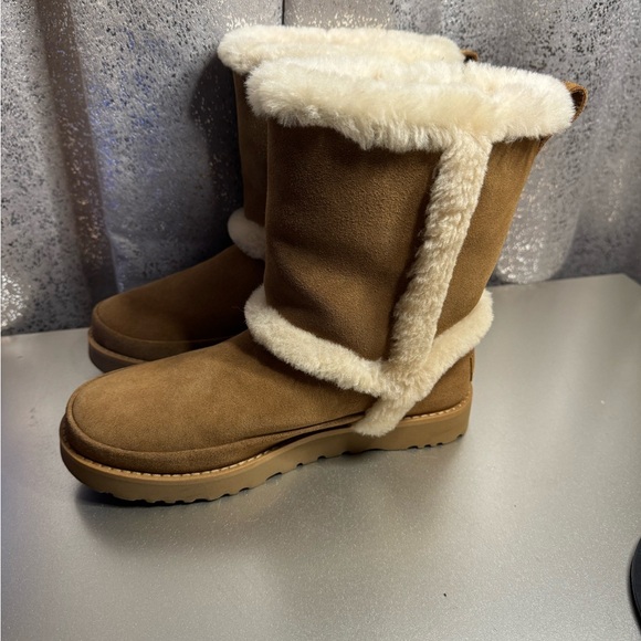Ugg Boots - Size 7 - Picture 2 of 8